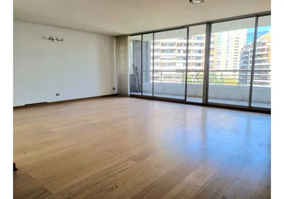 Departamento En Las Condes/ El Golf  
