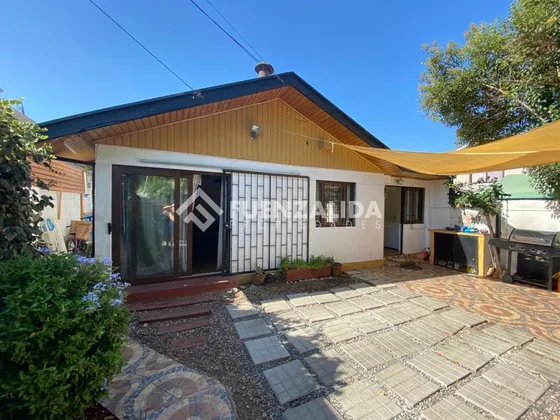 Casa Remodelada En Venta De 2 Dorm. En La Reina
