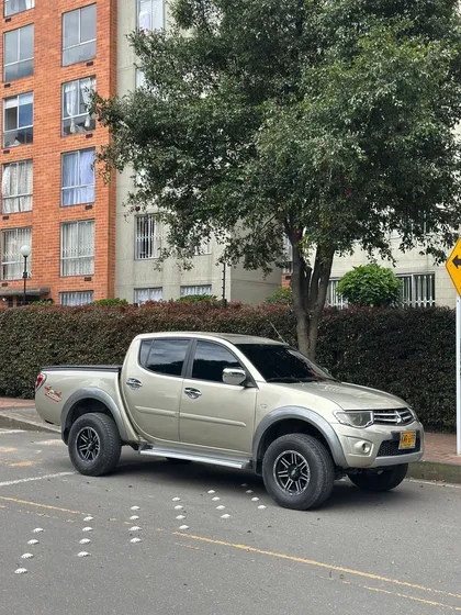 Mitsubishi L200 Sportero 3.2 Superlujo