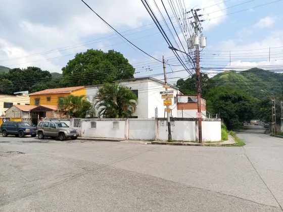 Casa En Venta En Barrio Sucre Excelente Ubicacion 04js