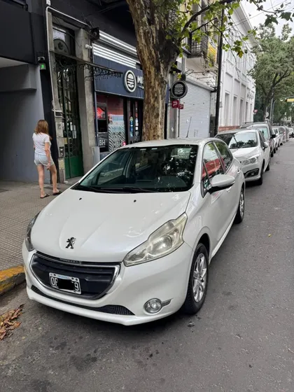 Peugeot 208 1.5 Allure Touchscreen