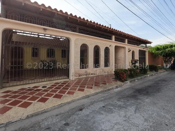 *al/ Casa  En Venta En Las Trinitarias Barquisimeto  Lara, Venezuela/arnaldo López/# 25-4059 4 D/ 3 B/ 297 M² 