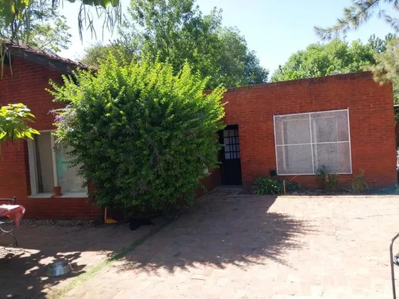 Casa En Venta - 4 Dormitorios 2 Baños - Cocheras - 908mts2 - Tortuguitas