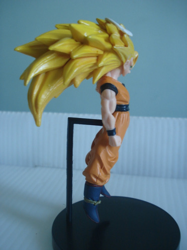 Dragon Ball Z Goku Super Saiyayin No Es Bandai Con Pedestal