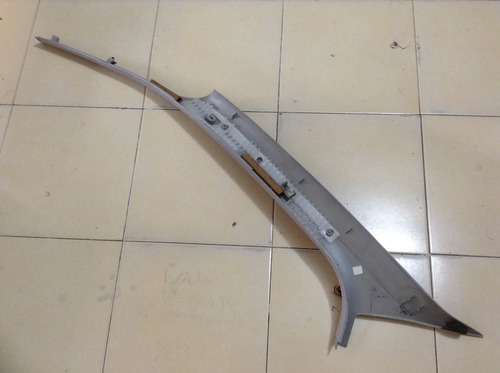 Moldura Superior Puerta Delantera Derecha Focus Sedan 00-04