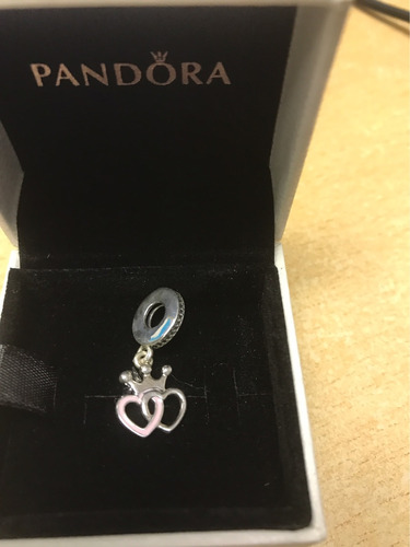Pandora Dije Doble Corazón Coronado 