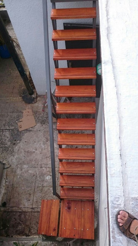 Escaleras Rectas Extructuradas En El Lugar 3990