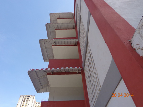 Toldo Aluminio, Reja, Puerta De Baño, Ventana Panorámica