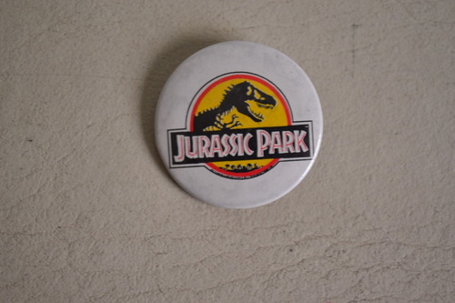 Hermoso Pin De Jurassic Park Color Blanco 36 Mm