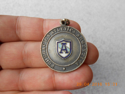 Medalla Escudo Con Esmalte De La Federacion Atletica Argenti