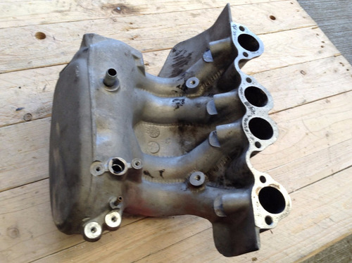 Multiple De Admision De Vw Pointer Pick Up Mod: 00-04 (Usado)
