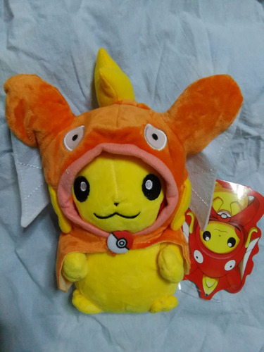 Peluche Pikachu Cosplay Magikarp Pokemon Center