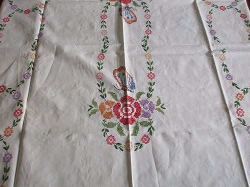 Mantel Blanco Bordado Con Puntilas 1.96 X 1.50 M