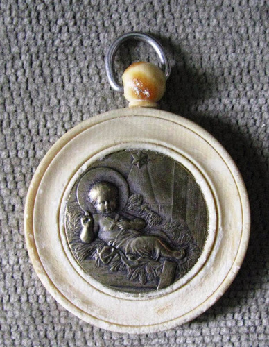 Medalla Religiosa Antigua Firmada Diametro Total 4.5 Cms.