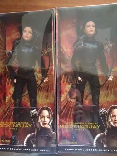 Katniss Barbie! Love <3  Jogos vorazes, Barbie, Collor