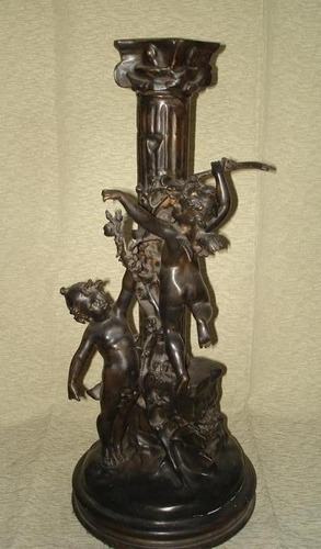 Estatua En Petit Bronce Imagen Columna Con Angelitos