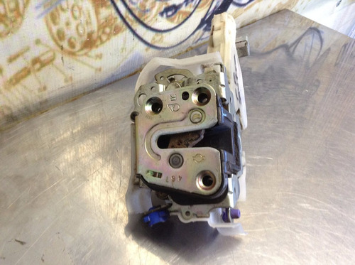 Chapa Cerradura De Puerta Delantera Derecha Sentra Mod 00-05