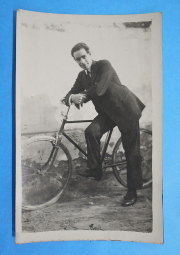 Foto Postal Antigua Hombre Bicicleta Argentina Circa 1935