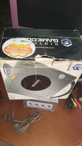 Game Cube Na Caixa Com Manual Americano (Usado)