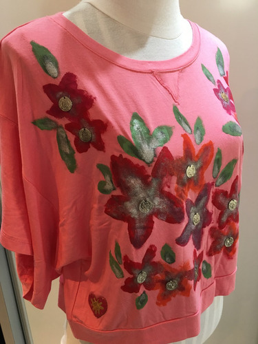 Remera De Diseño Con Apliques