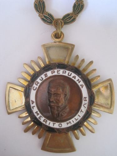 Medalla Cruz Peruana Al Mérito Militar.
