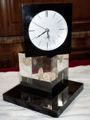 Espectacular Reloj De Mesa Orient Acrilico Y Plata A Batería