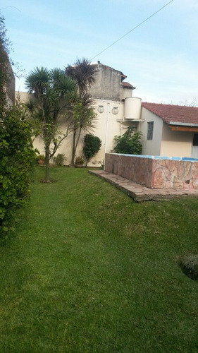 Imagen 15 de 15 de Excelente Chalet En Palomar Calle Bergamini Al 3000