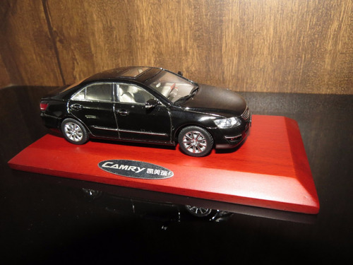 Perudiecast Toyota Camry Merchandising Exclusivo Escala 1:43