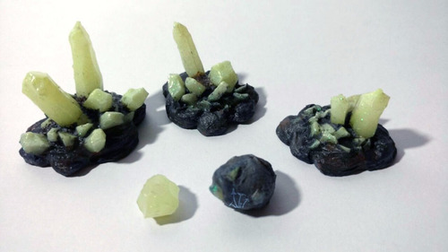 Miniatura Casa De Bonecas Cenário Cristais Fosforescente