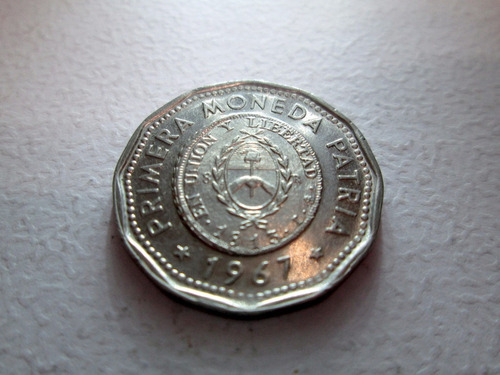 Argentina Primera Moneda Patria 25 Pesos 1967 Escudo Boedo (Usado)