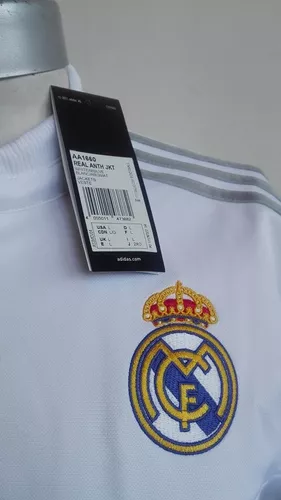 Chaqueta de presentación del Real Madrid blanca