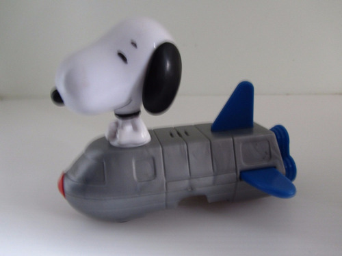 Snoopy Con Transbordador Espacial Peanuts Wyc