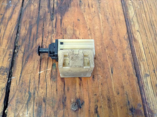 Switch De Freno Original Cirrus Cavalier Mod 95-00 Oem