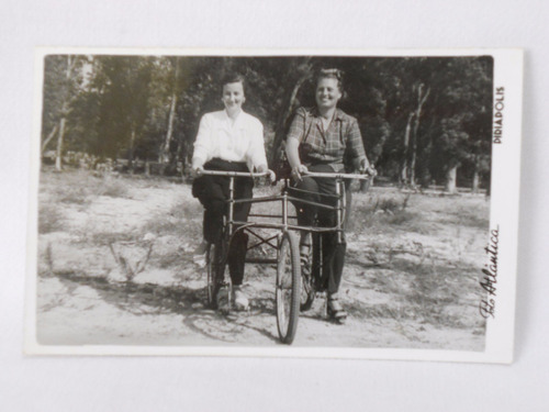 Foto Postal Antigua Piriápolis Mujeres En Triciclo Año 1952