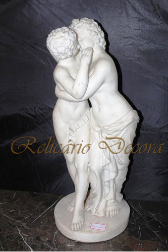 Escultura Em Pó De Mármore Casal Se Beijando