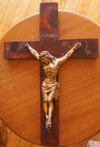 Jesus Cristo Crucificado Em Gesso Com Cruz De Madeira