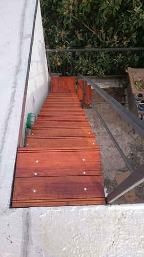 Escaleras Rectas Extructuradas En El Lugar 3990
