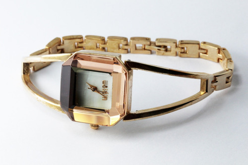 Reloj Weiqin Original Dorado Cristal Biselado Dama Moda Movimiento Japones  R131