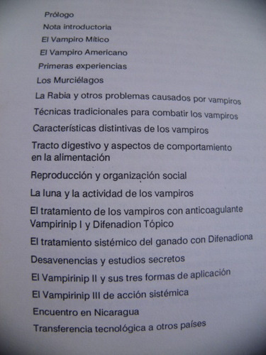 Flores-crespo. El Mundo De Los Vampiros. 1992.