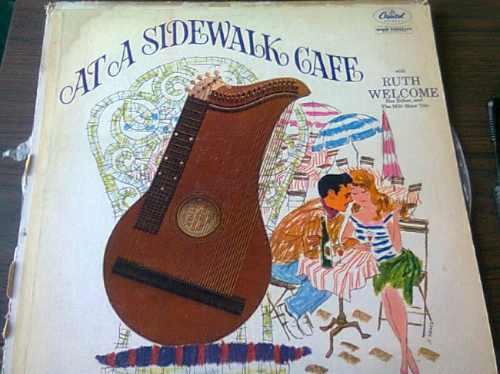 Disco Acetato De At A Sidewalk Cafe