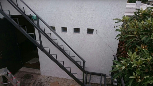 Escaleras Rectas Extructuradas En El Lugar 3990