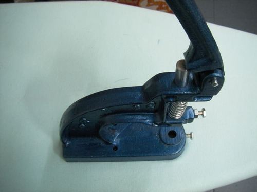 Imagen 6 de 6 de 2 Maquina Ojilladora + Dados + 7000 Ojillos Lona 3