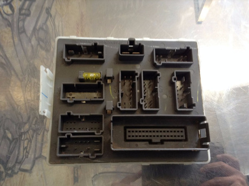 Modulo Fusibles Relevadores Focus Zetec 2.0 Mod: 00-04 Std. (Usado)