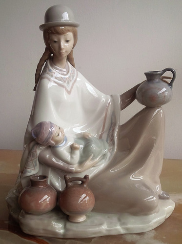 Porcelana Lladró Mujer Campesina Con Niño (detalle En Dedo)
