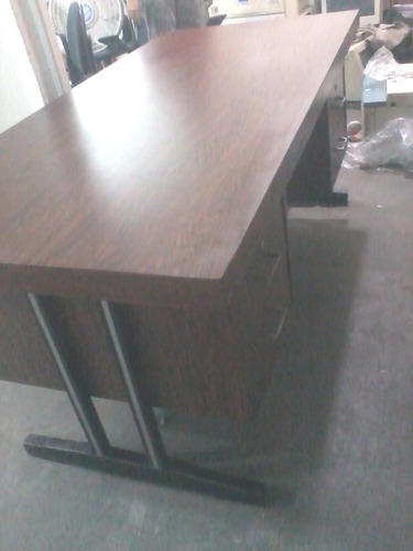 Imagen 2 de 6 de Escritorio Ejecutivo Con 4 Gavetas Y Patas De Madera