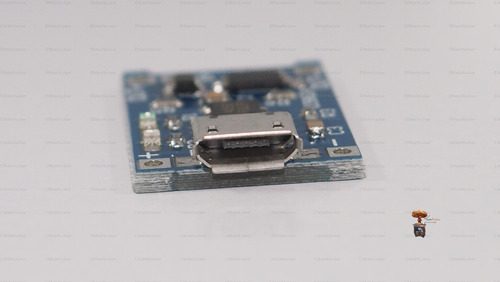 Imagen 4 de 4 de Modulo Carga Y Desc Micro Usb Celdas Li Ion 18650 Tp4056 Emn