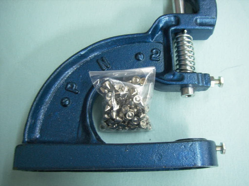 Imagen 3 de 6 de 2 Maquina Ojilladora + Dados + 7000 Ojillos Lona 3