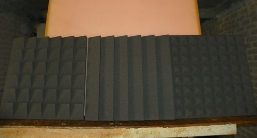 Imagen 2 de 9 de Espuma Acústica Tipo Piramide 60x60 En 24k De Densidad