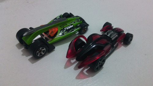 Lote X 2 Hot Weels Candy 2001 Y Vulture Roadster 2000 .1/64