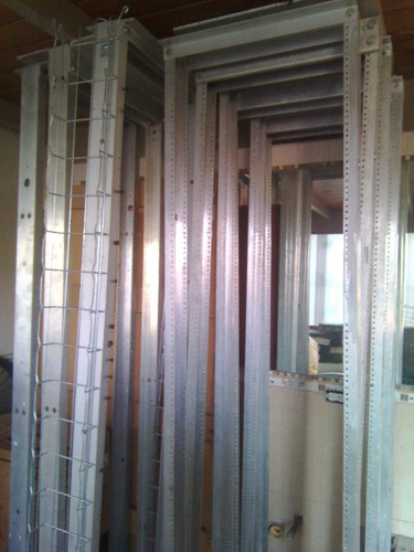 Imagen 2 de 3 de Racks Verctical Para Equipos Cable De Datas(aluminio)